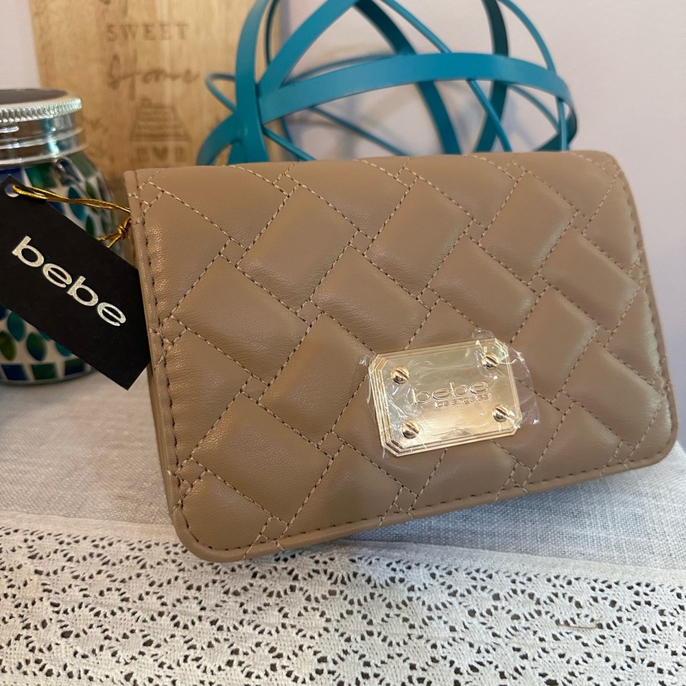 💥NWT-Bebe Quilted Tan Crossbody Bag - Picture 4 of 6